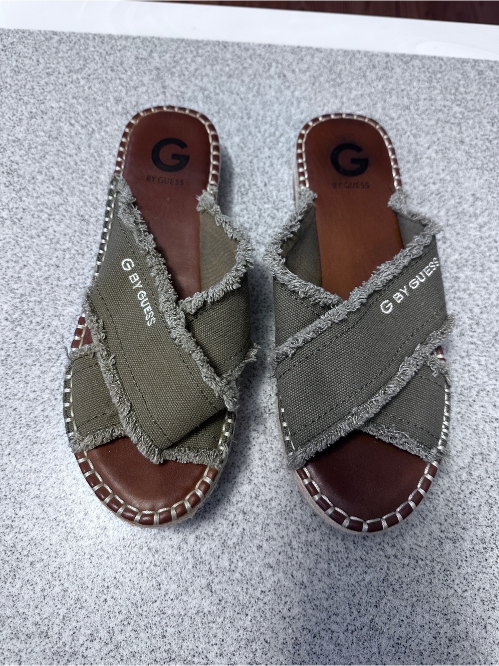 G by GUESS 8.5M Olive Canvas Cross-Strap Slide Sandals